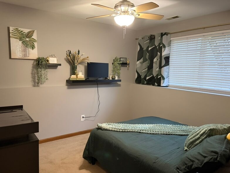 bedroom - 701 Blackstone Ct