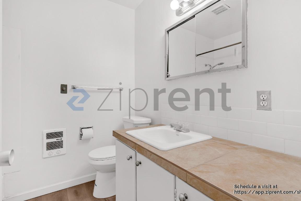 Building Photo - 2745 NW Pettygrove St