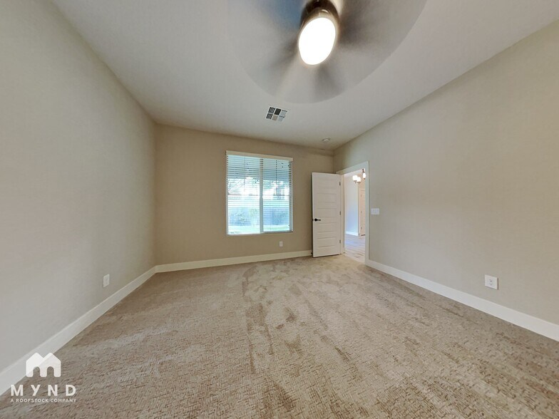 Building Photo - 2639 N Walker Way