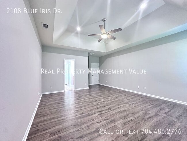 Building Photo - 2108 Blue Iris Dr