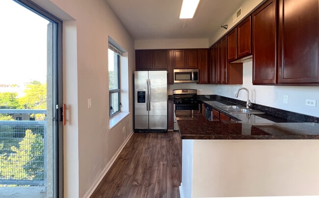 Building Photo - 100 N Hermitage Ave