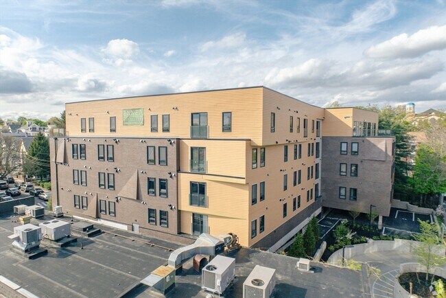 Building Photo - 9 Central St