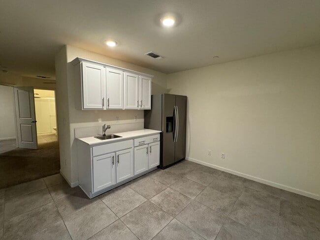Building Photo - Perfect 5 bedroom, 3.5 bath home with attached private Casita - With Solar !