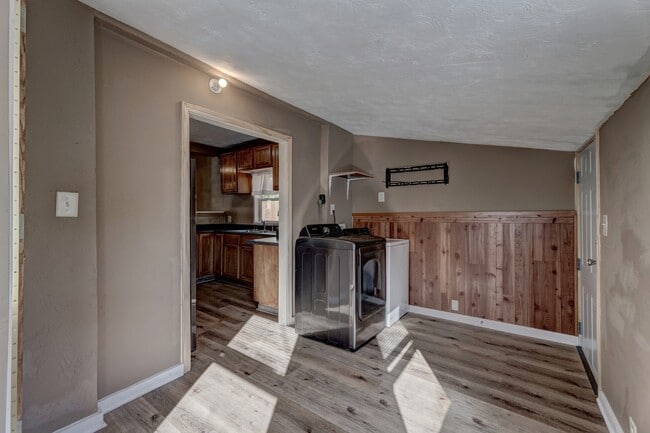 Building Photo - 812 Allen Ave