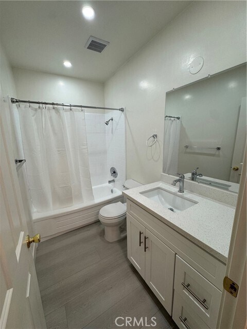 Building Photo - 580 W Stocker St