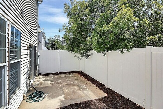 Building Photo - Beautifully Maintained 3BD/2.5BA 2 Story Townhome in Blakeney Preserve!