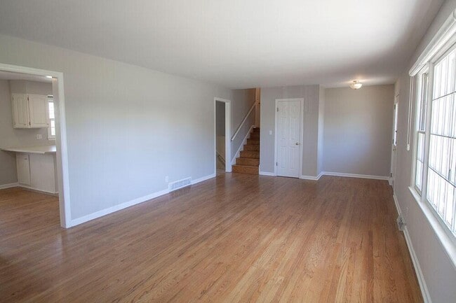 Building Photo - 2207 Bushnell Dr