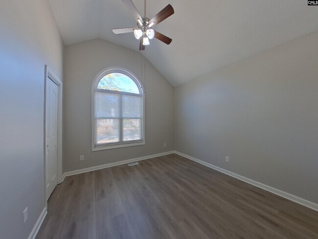 Building Photo - 118 Goldleaf St