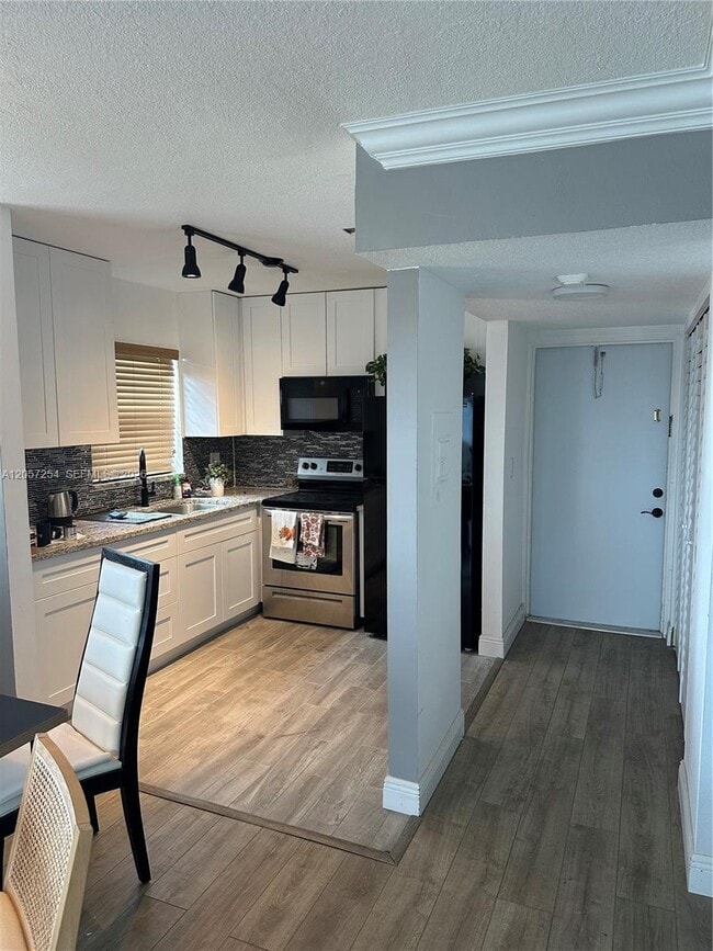 Building Photo - 3048 Sunrise Lakes Dr E