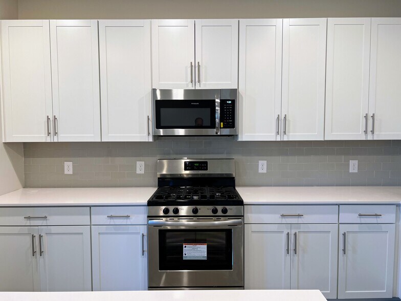 Building Photo - 2606 Comanche Ct