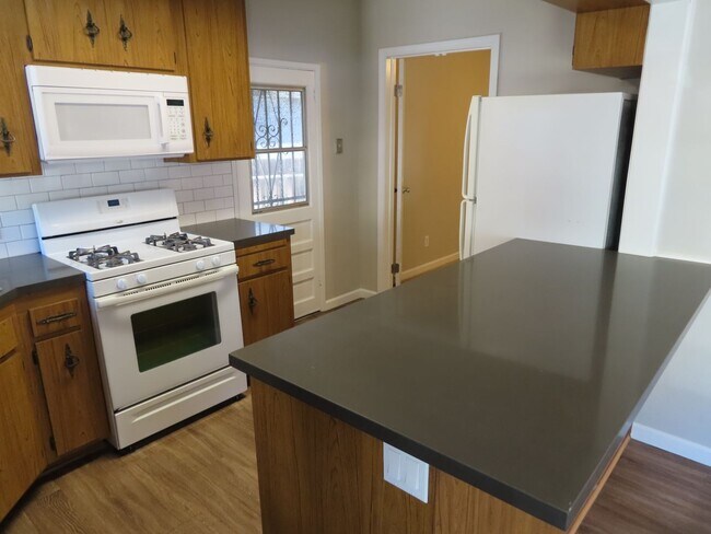 Building Photo - Three Bedroom House with Huge Bonus Room