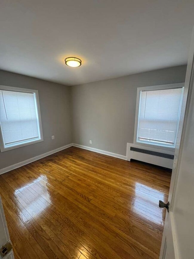 Interior Photo - 74 WEBSTER ST NE