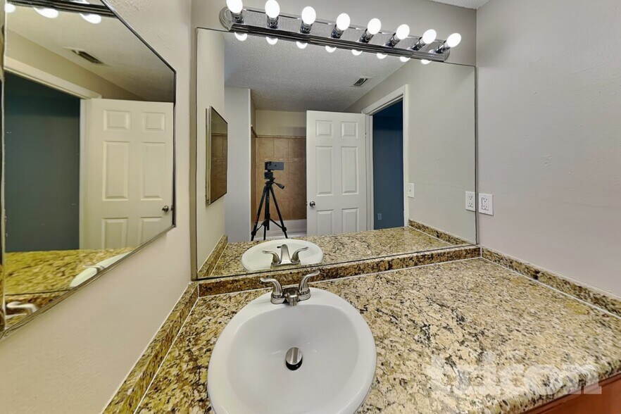 Building Photo - 506 Emberwood Dr
