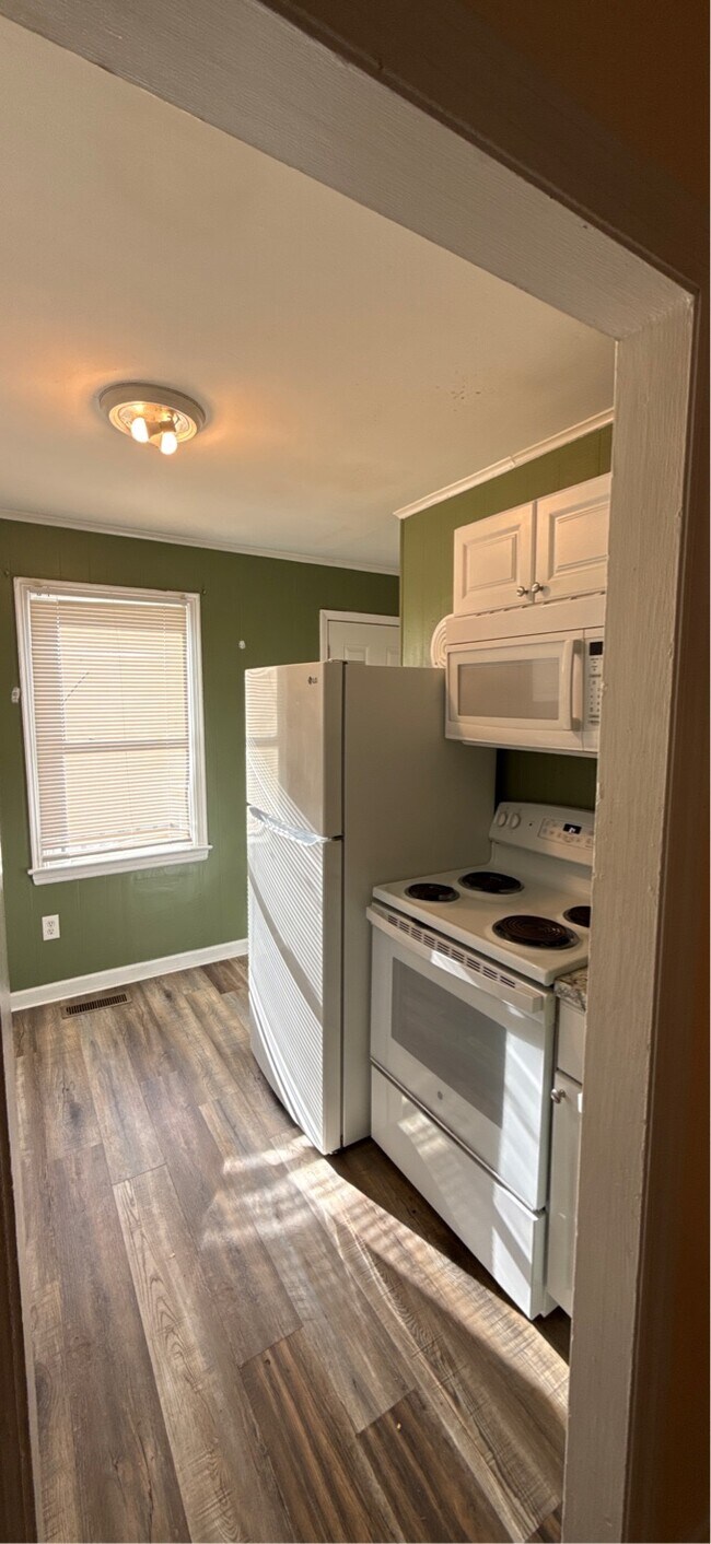 Building Photo - 2638 Summit Ave