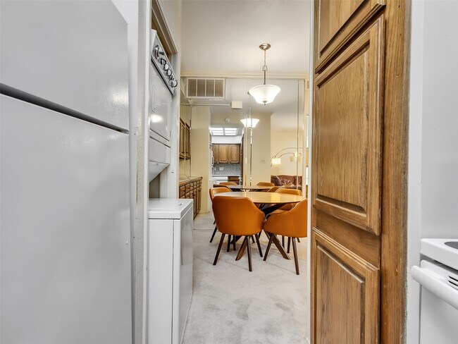 Building Photo - 921 Marine Dr