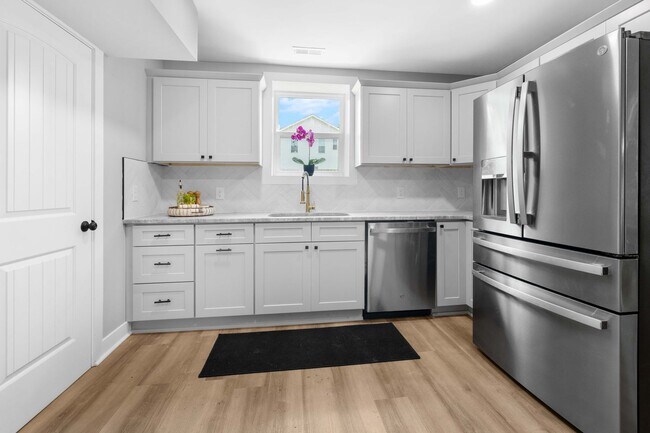 Building Photo - Newly renovated 4 bed 2.5 bath, located in heart of downtown Wilmington