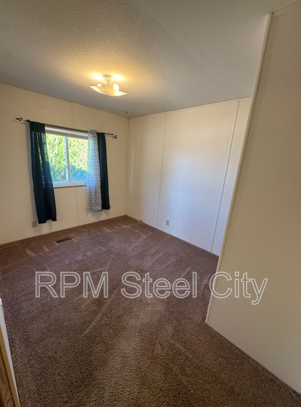 Building Photo - 957 S Saki Dr