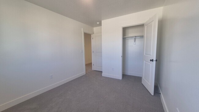 Building Photo - 5677 S Weehawken Ln