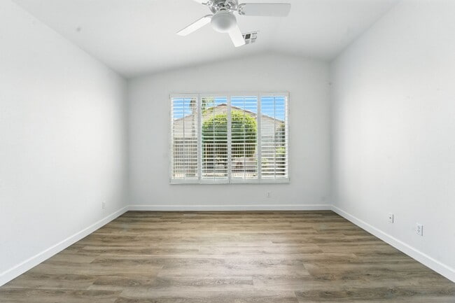 Building Photo - Fully Remodeled 2BR + Den in Trilogy at Po...
