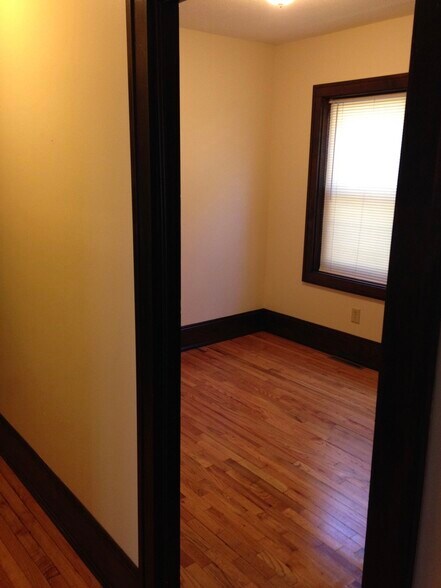 Building Photo - 1745 W 31st Pl