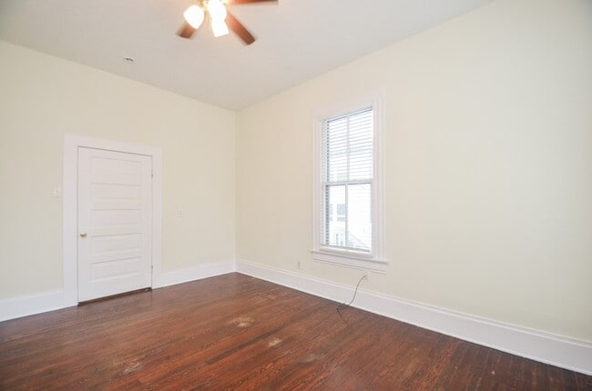 Building Photo - 1707 Sabine St