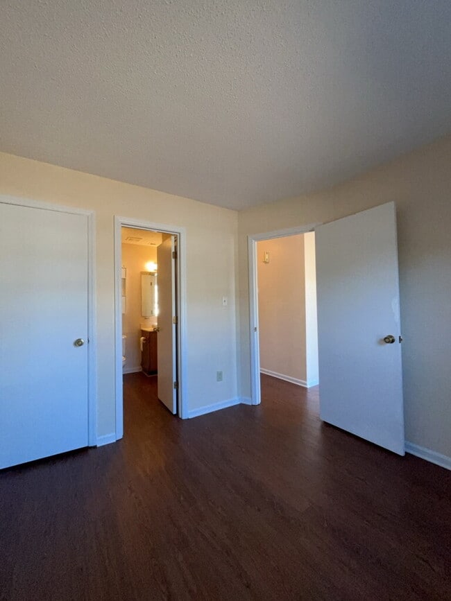 Building Photo - 2119 Rolling Ridge Dr