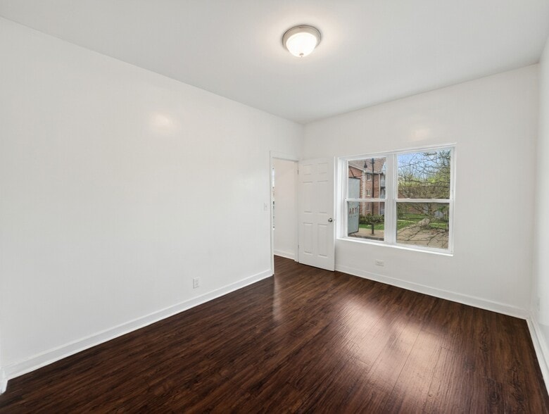 Building Photo - 5833 W Irving Park Rd