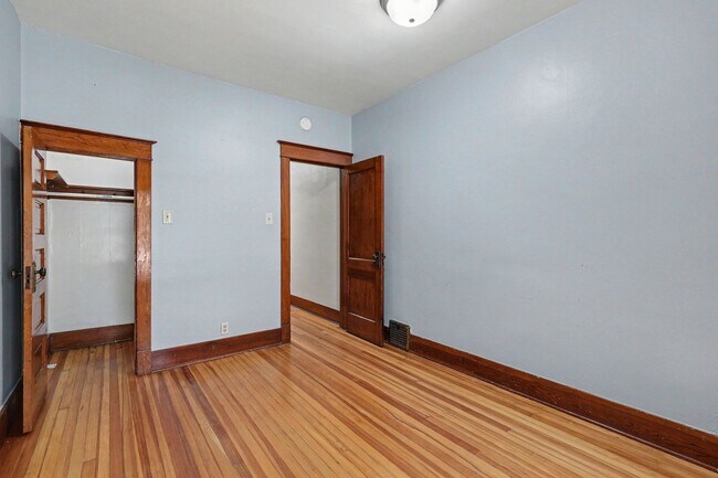 Building Photo - Charming University Neighborhood Home | 2 Bedrooms + Bonus Room