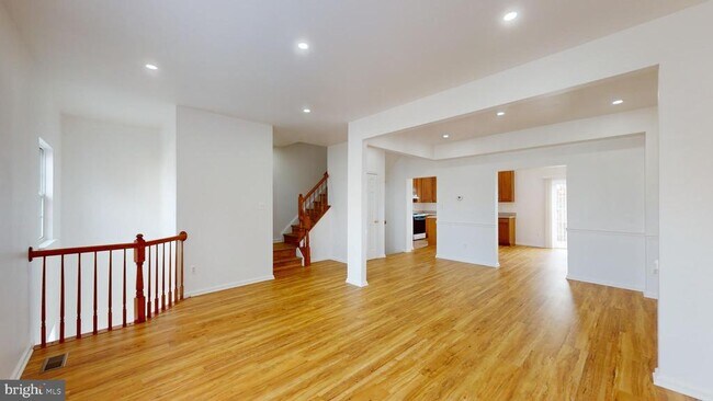 Building Photo - 527 Sparkleberry Terrace NE