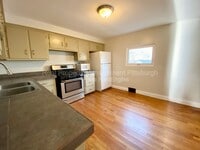 Building Photo - 825 Collins St