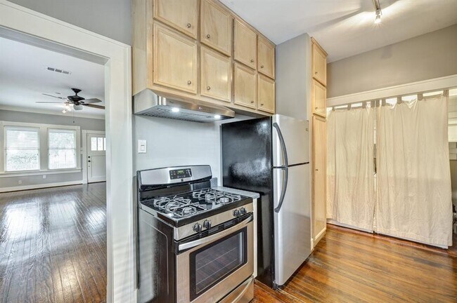 Building Photo - 804 E 27th St