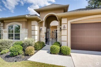 Building Photo - Stunning Single Story in Falconhead West!