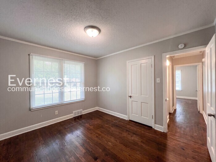 Building Photo - 905 Parkhaven Ln