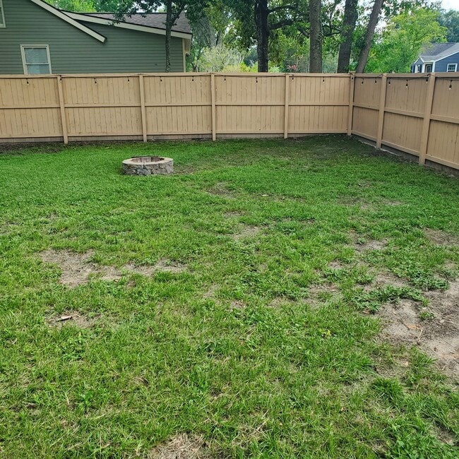 Building Photo - 2 Bedroom 1.5 Bath House in Park Circle No...