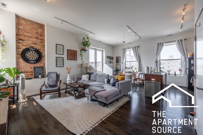 Primary Photo - 2401 W North Ave