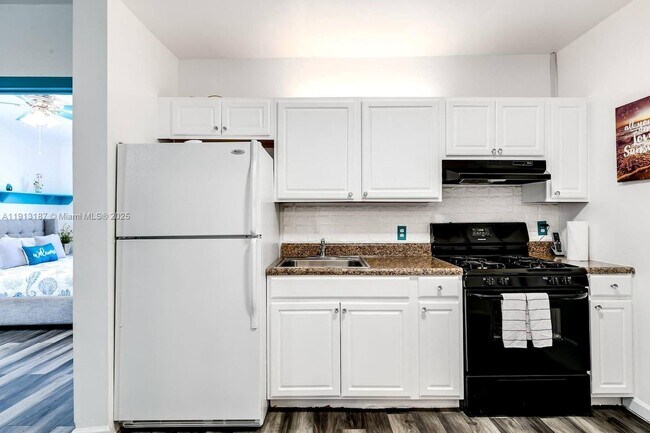 Building Photo - 1629 Johnson St