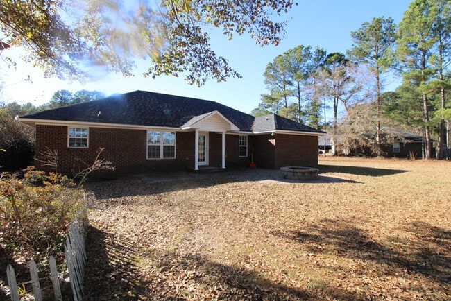 Building Photo - 305 Trillium Ln