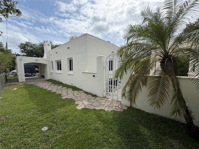 Building Photo - 533 Minorca Ave