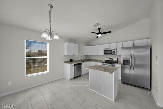 Building Photo - 1106 NE 11th Ave