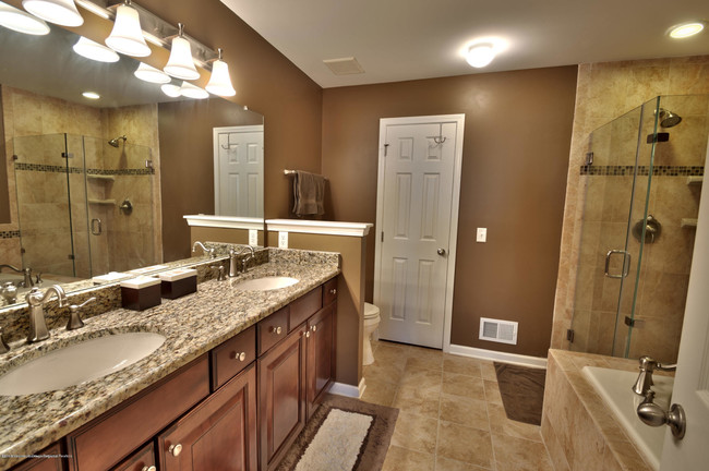 Building Photo - 93 Demarest Dr