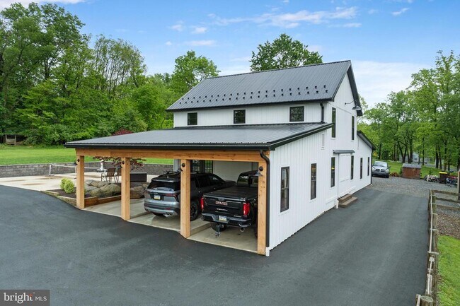 Building Photo - 2406 Upper Ridge Rd