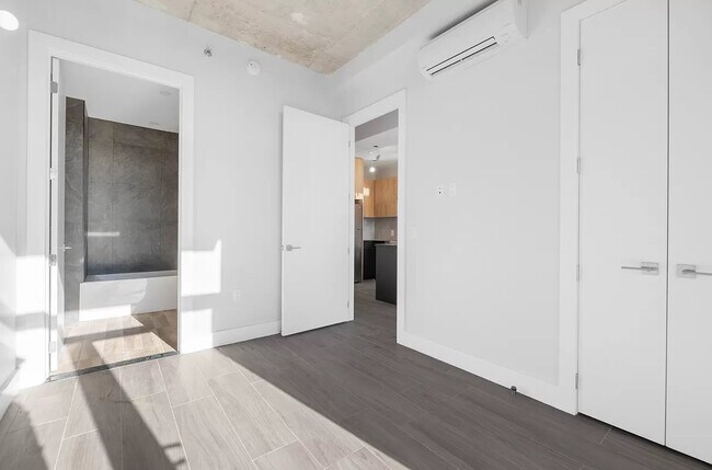 Building Photo - 101 Macombs Place