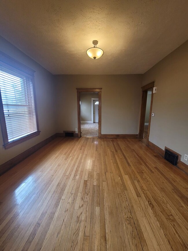 Building Photo - Beautiful Two Bedroom Townhome!