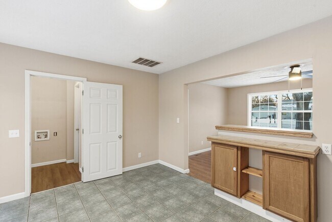 Building Photo - 3 Bedroom | 2 Bathroom | Nixa MO| Fenced Back Yard! | Nixa Schools!