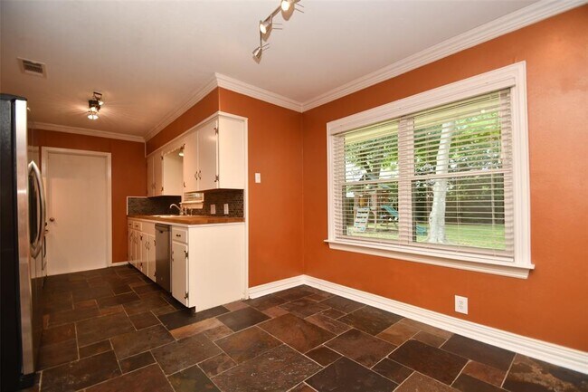 Building Photo - 5535 Berry Creek Dr