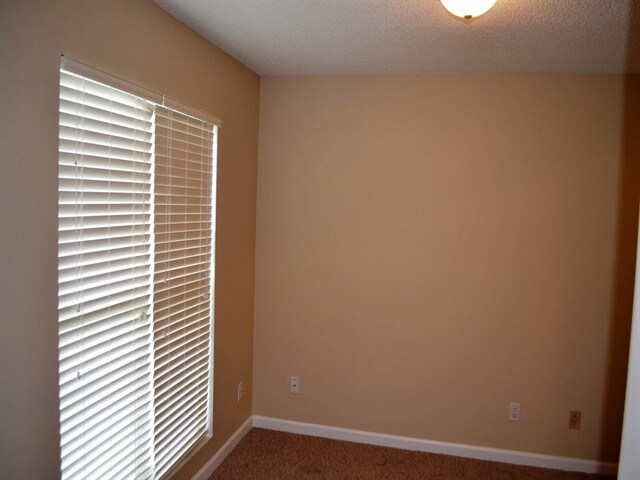 Building Photo - 604 Lake Lennox Dr