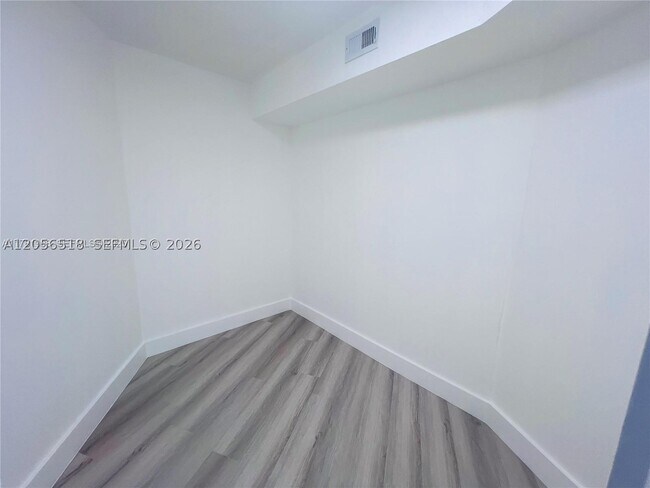 Building Photo - 1200 NE Miami Gardens Dr