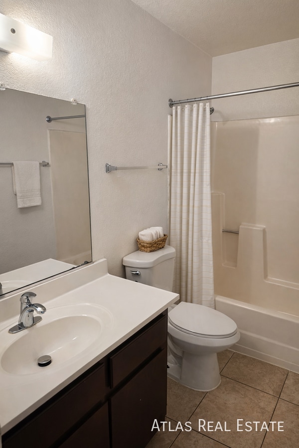 Building Photo - 111 N Phyllis-202