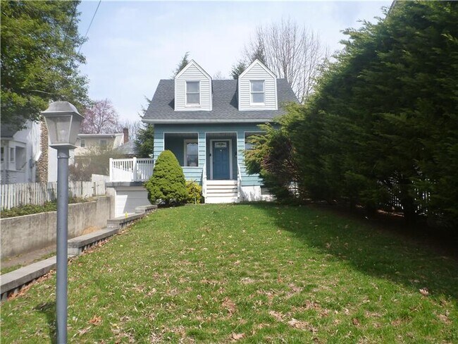 Building Photo - 222 Manhattan Terrace