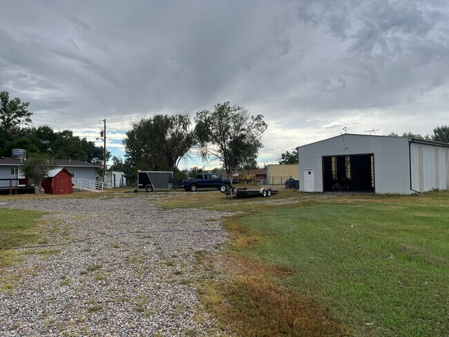 Building Photo - 1639 17 Mile Rd